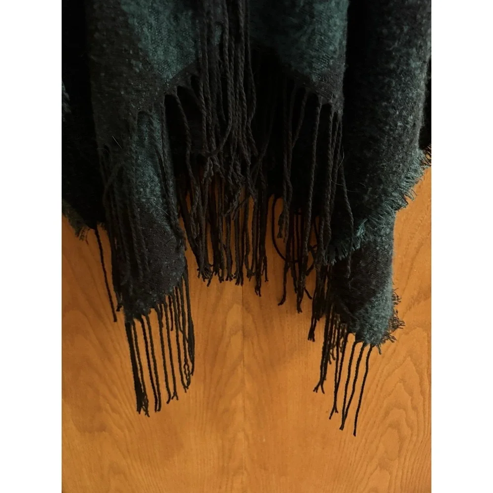Maurices Poncho Wrap Women OS Green Black Check Toggle Fringe Boho Dark Academia